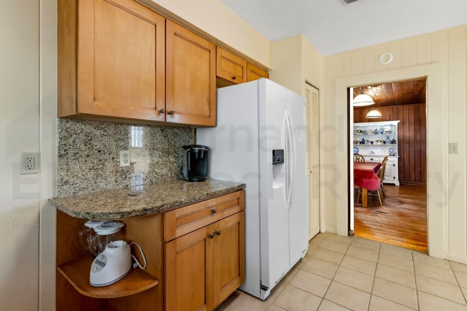 House, 5 Bedrooms | Private kitchen | Full-size fridge, microwave, oven, stovetop