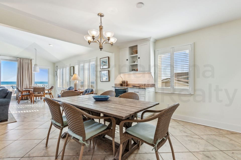 House, 4 Bedrooms | Dining