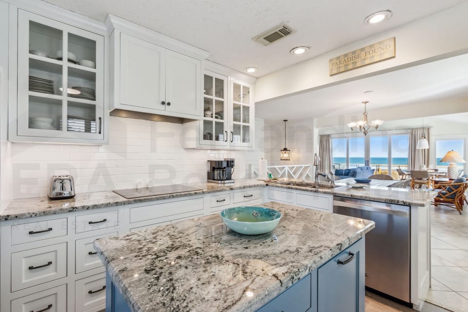 House, 4 Bedrooms | Private kitchen | Full-size fridge, microwave, oven, stovetop