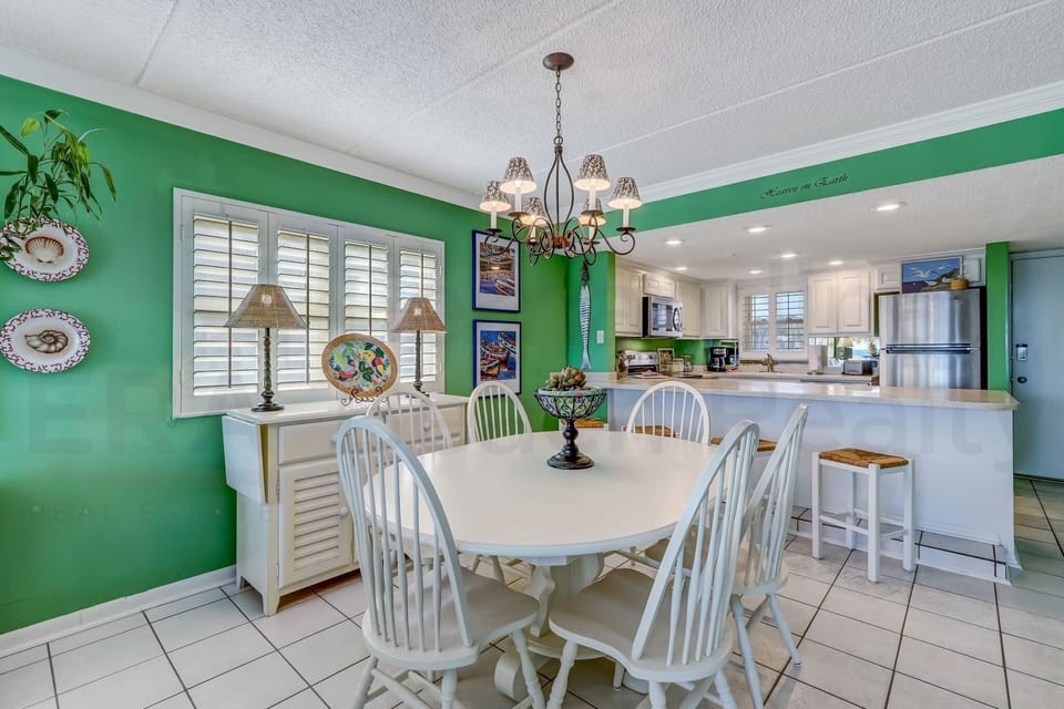 Condo, 2 Bedrooms | Dining