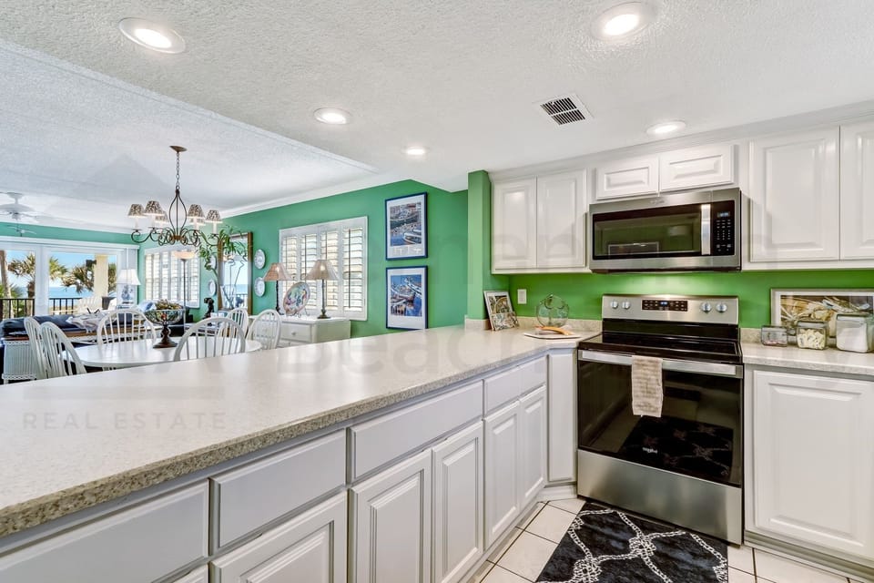 Condo, 2 Bedrooms | Private kitchen | Full-size fridge, microwave, oven, stovetop