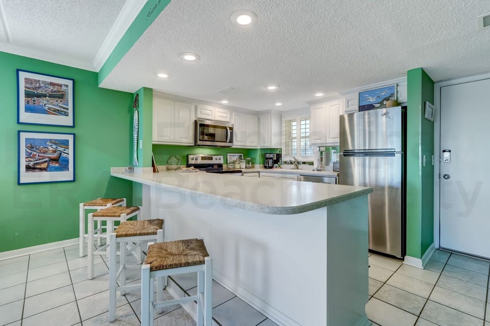 Condo, 2 Bedrooms | Private kitchen | Full-size fridge, microwave, oven, stovetop