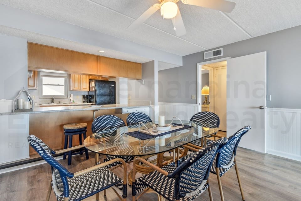 Condo, 2 Bedrooms | Dining