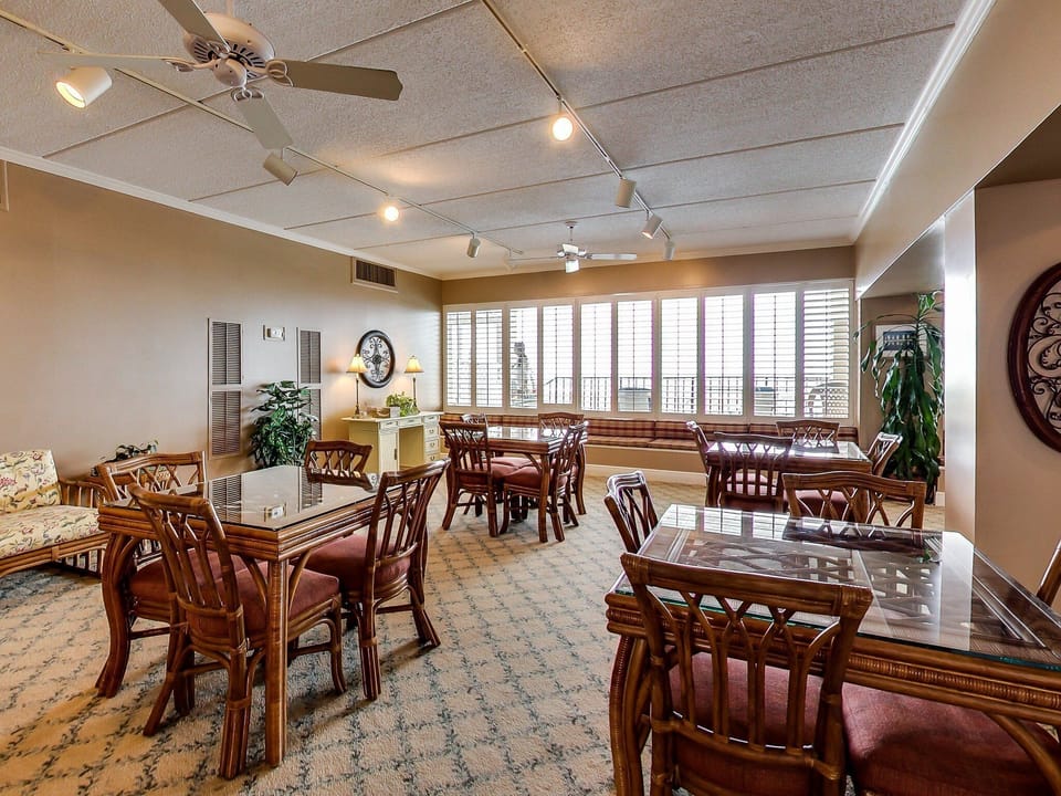 Condo, 2 Bedrooms | Dining