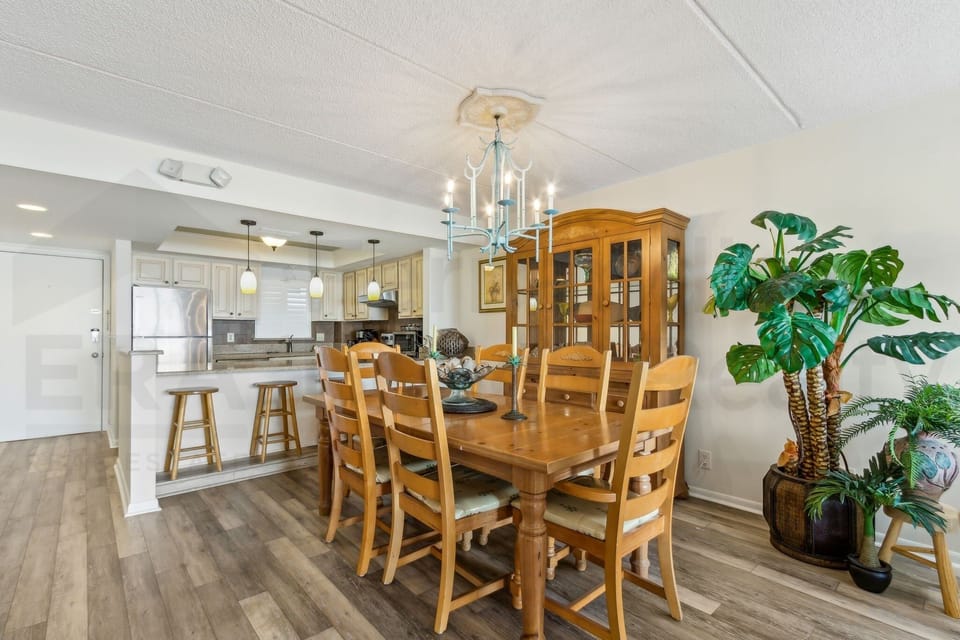 Condo, 2 Bedrooms | Dining