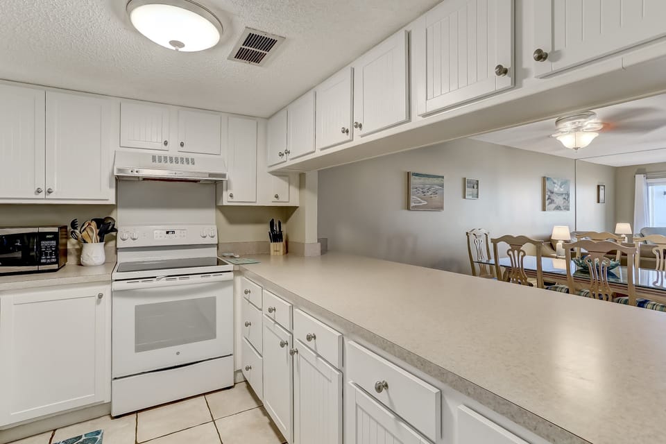 Condo, 2 Bedrooms | Private kitchen | Full-size fridge, microwave, oven, stovetop