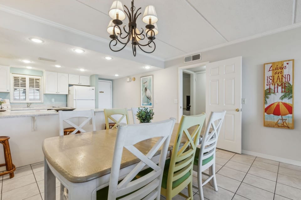 Condo, 2 Bedrooms | Dining