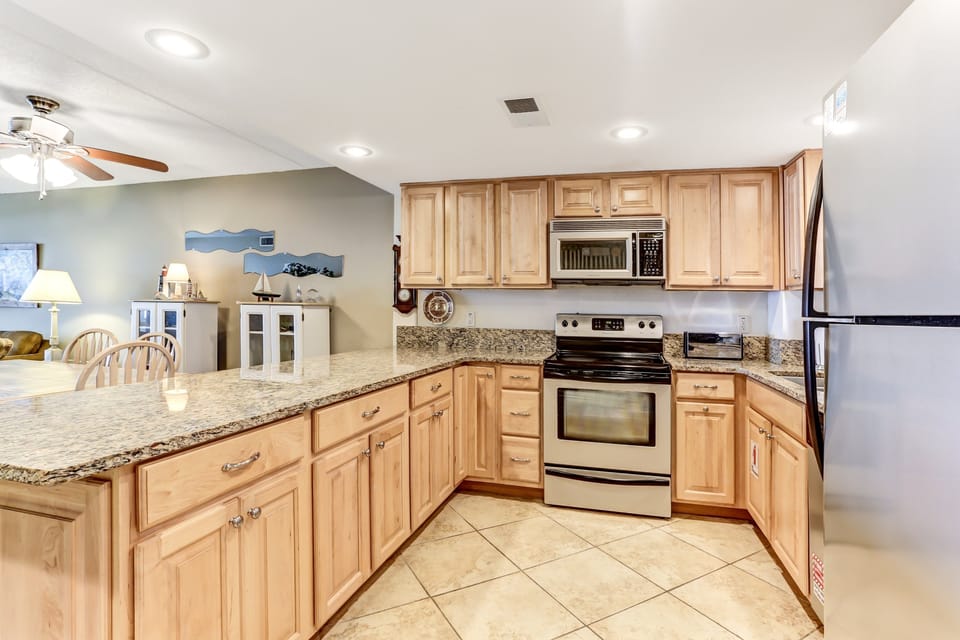 Condo, 2 Bedrooms | Private kitchen | Full-size fridge, microwave, oven, stovetop