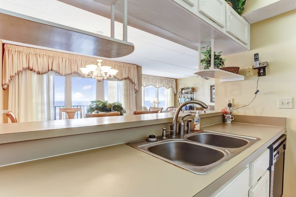 Condo, 2 Bedrooms | Private kitchen | Full-size fridge, microwave, oven, stovetop