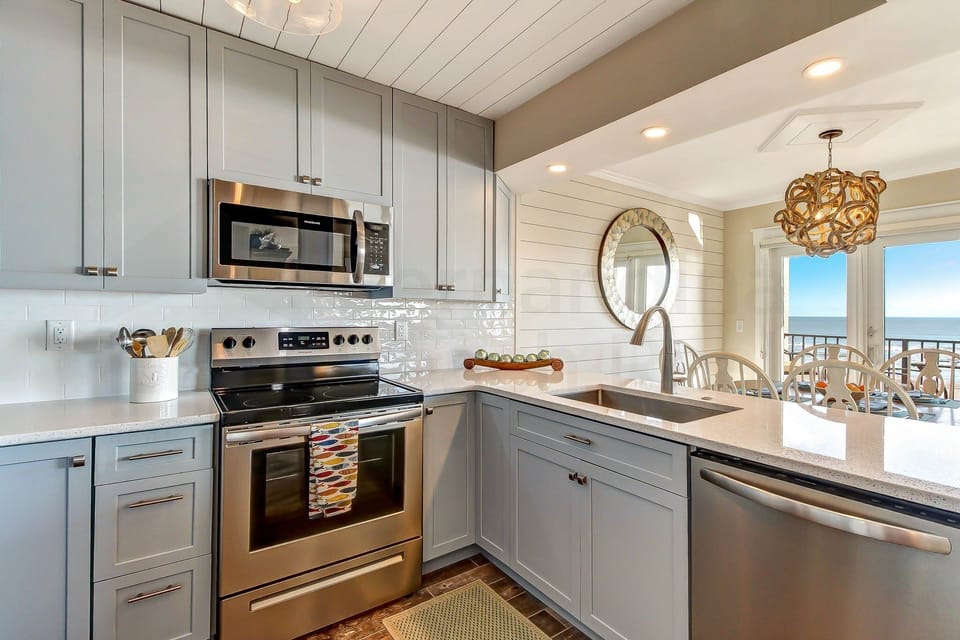Condo, 2 Bedrooms | Private kitchen | Full-size fridge, microwave, oven, stovetop