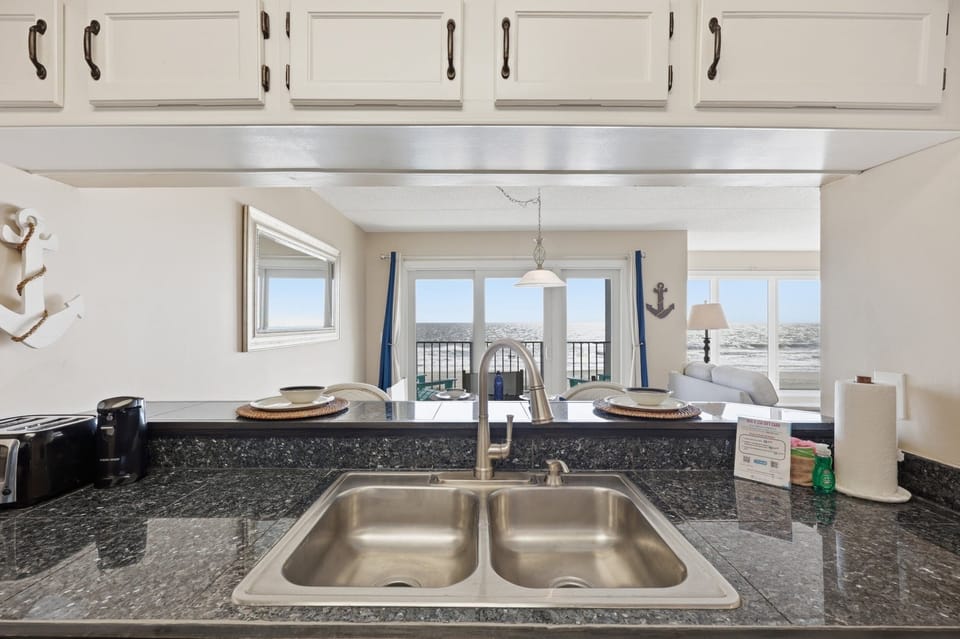 Condo, 2 Bedrooms | Interior