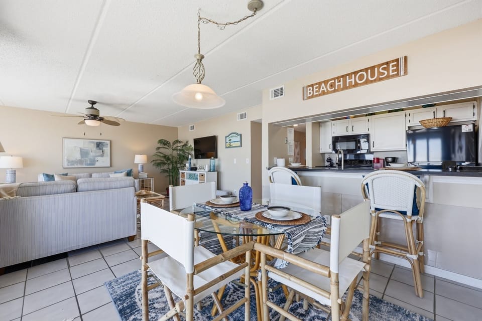 Condo, 2 Bedrooms | Dining
