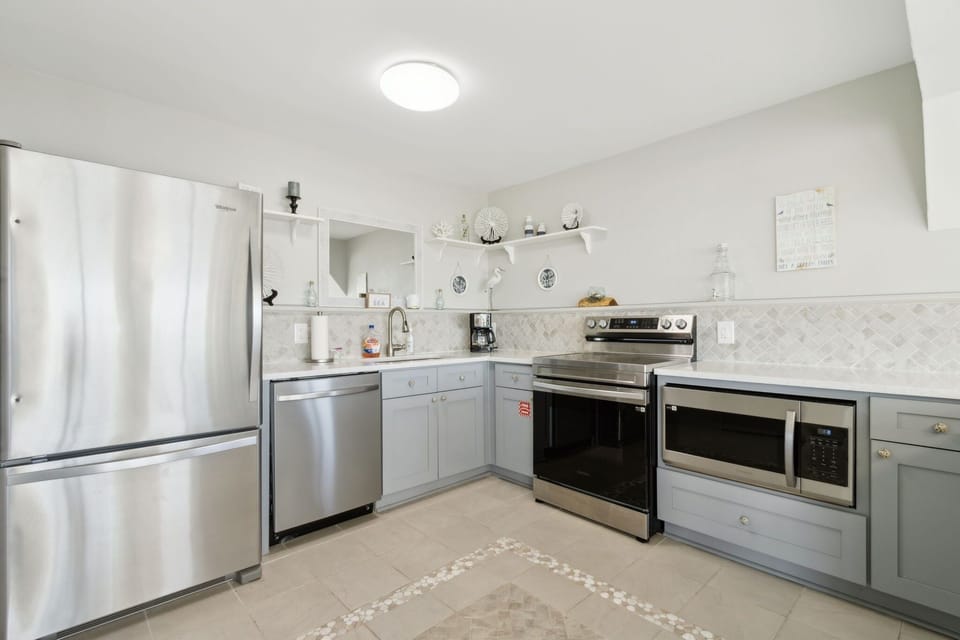 Condo, 2 Bedrooms | Private kitchen | Full-size fridge, microwave, oven, stovetop