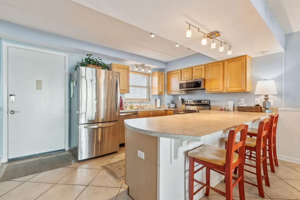 Condo, 2 Bedrooms | Private kitchen | Full-size fridge, microwave, oven, stovetop