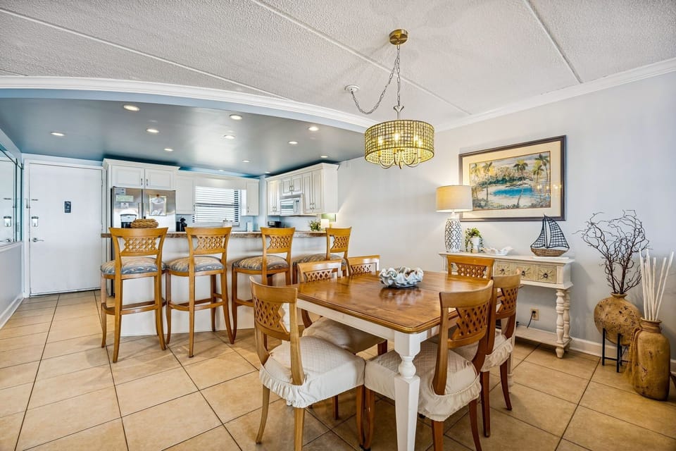 Condo, 2 Bedrooms | Dining