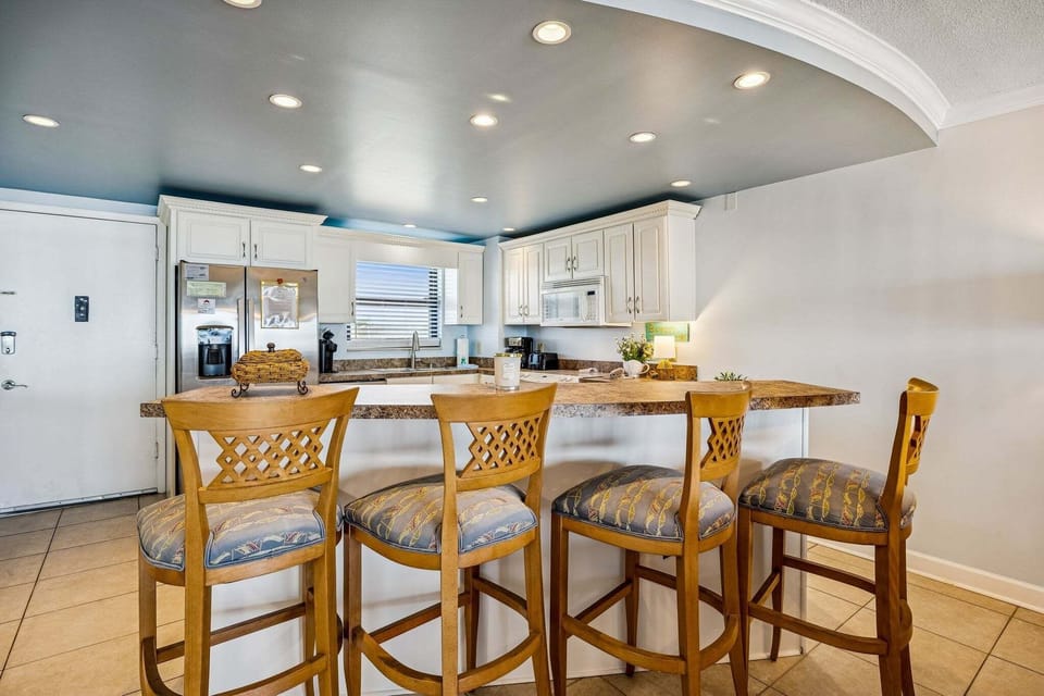 Condo, 2 Bedrooms | Private kitchen | Full-size fridge, microwave, oven, stovetop
