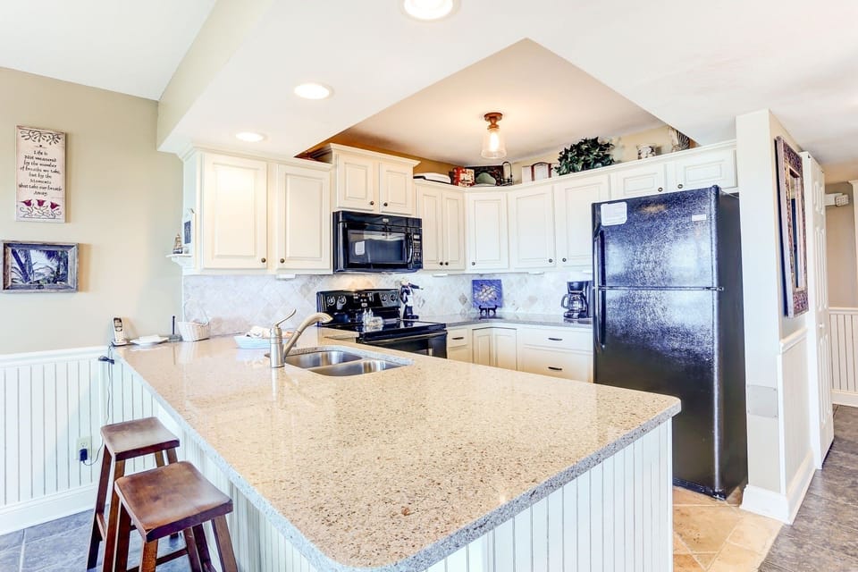 Condo, 2 Bedrooms | Private kitchen | Full-size fridge, microwave, oven, stovetop
