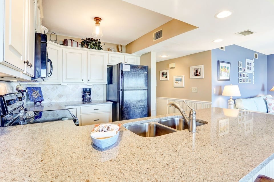 Condo, 2 Bedrooms | Private kitchen | Full-size fridge, microwave, oven, stovetop