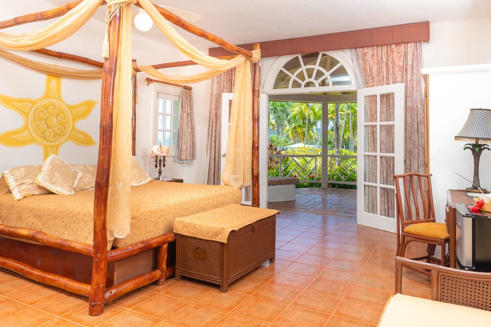 Deluxe Room, Ocean View | In-room safe, individually decorated, individually furnished, desk