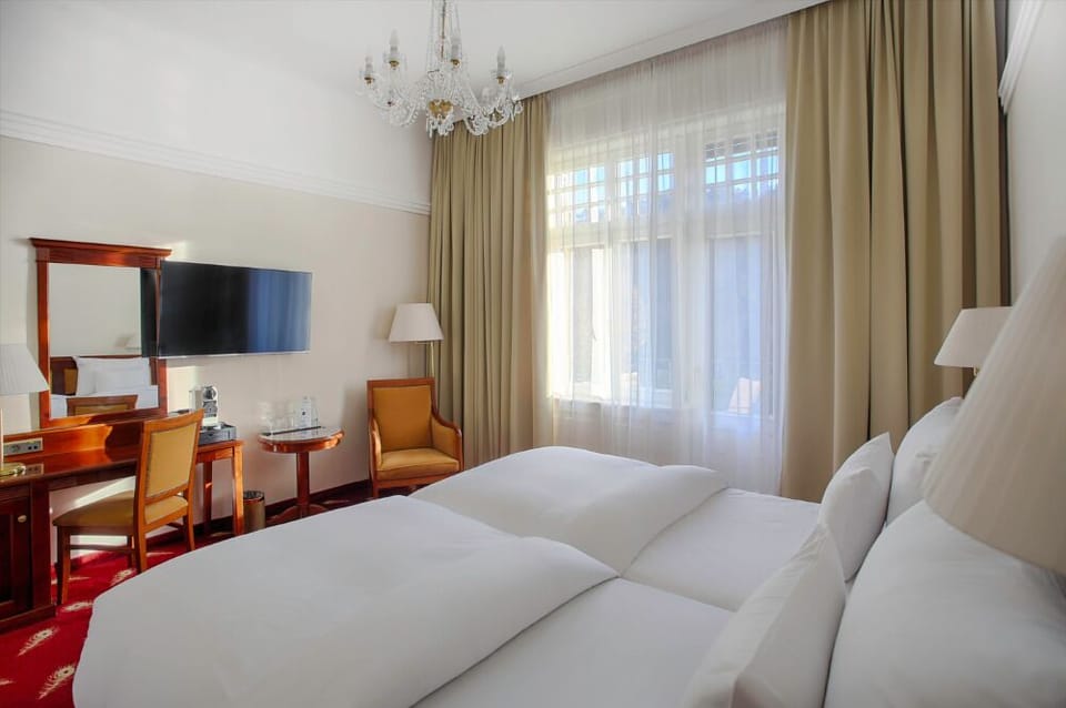 Deluxe Double Room, 1 Double Bed | Premium bedding, minibar, in-room safe, desk