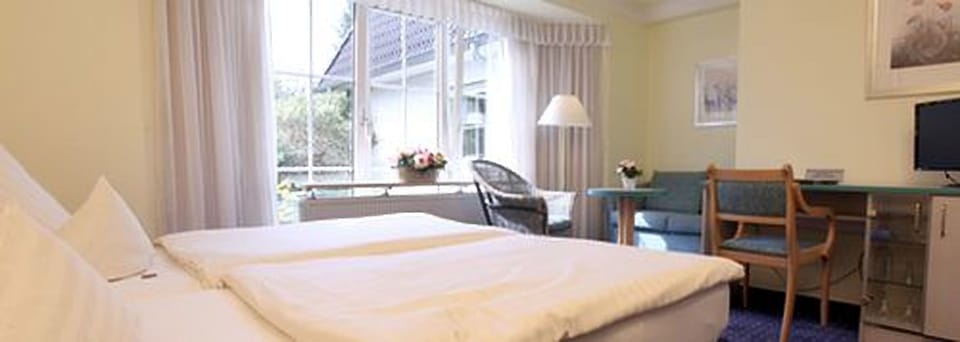 Double Room | In-room safe, desk, soundproofing, iron/ironing board