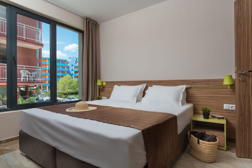 Minibar, iron/ironing board (on request), cribs (surcharge), WiFi (free)