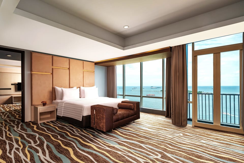 Executive Suite | In-room safe, desk, blackout drapes, soundproofing