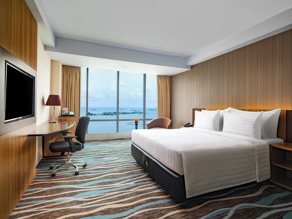 Deluxe Double Room, Sea View | In-room safe, desk, blackout drapes, soundproofing