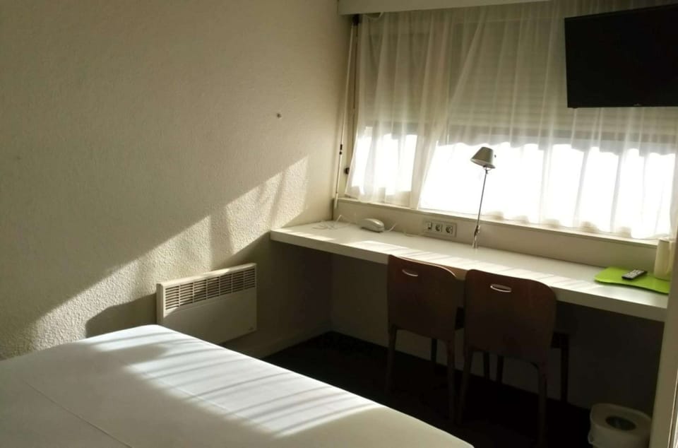 Room, 2 Twin Beds (Next Generation) | Premium bedding, in-room safe, desk, laptop workspace