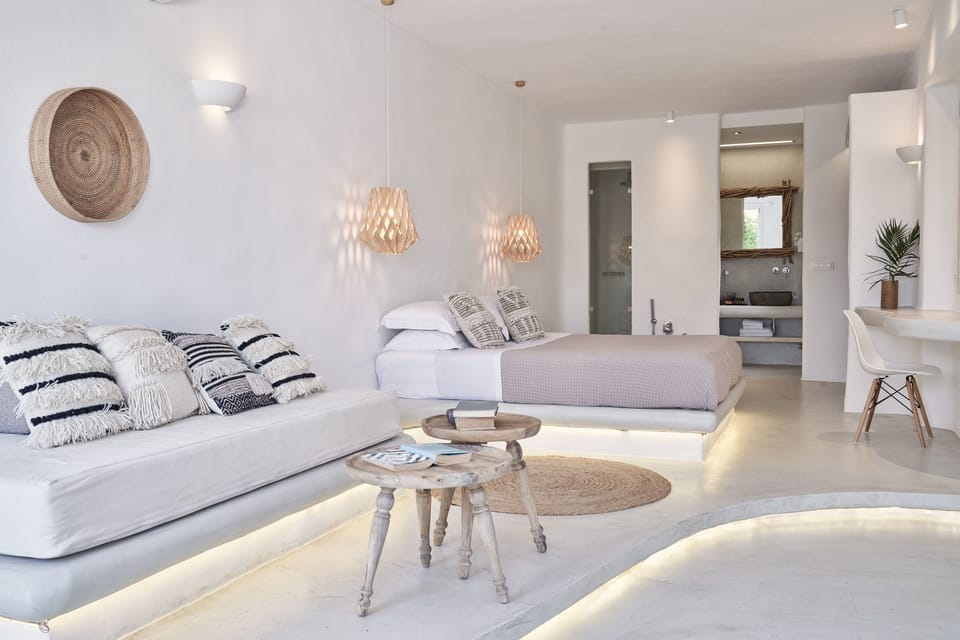 Honeymoon Suite with Lake view, Private pool & Outdoor Jetted Tub | Bathroom | Combined shower/tub, spring water tub, rainfall showerhead