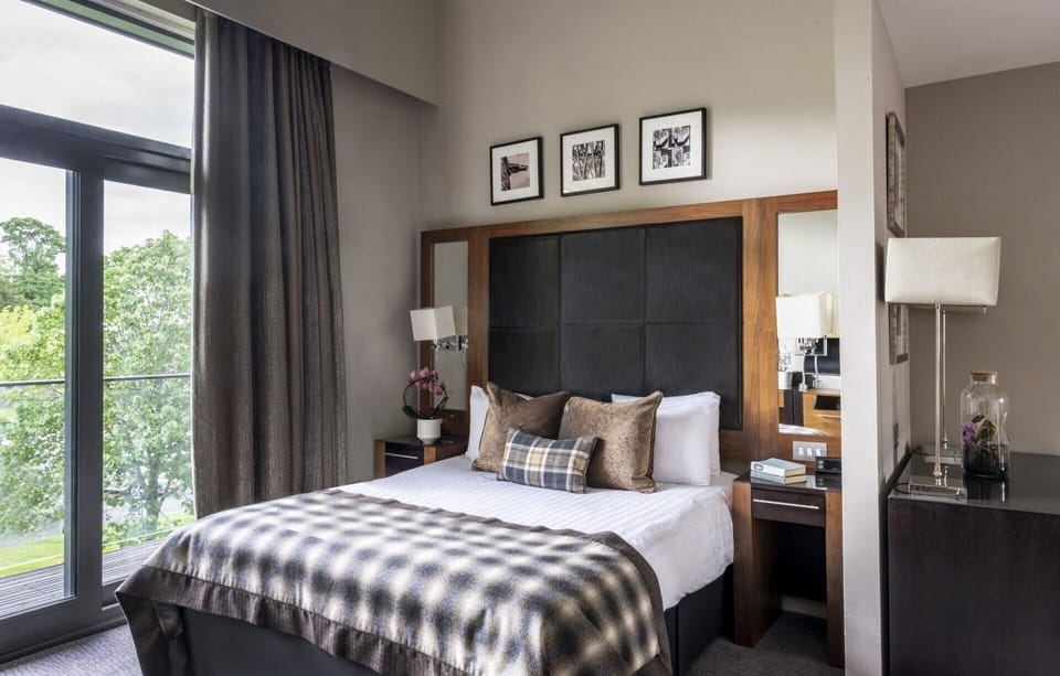 Premium bedding, in-room safe, desk, laptop workspace