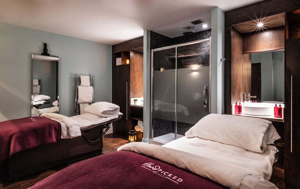 Sauna, hot tub, Turkish bath, body treatments, hydrotherapy