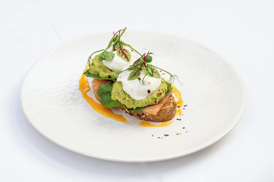 Daily cooked-to-order breakfast (GBP 25 per person)