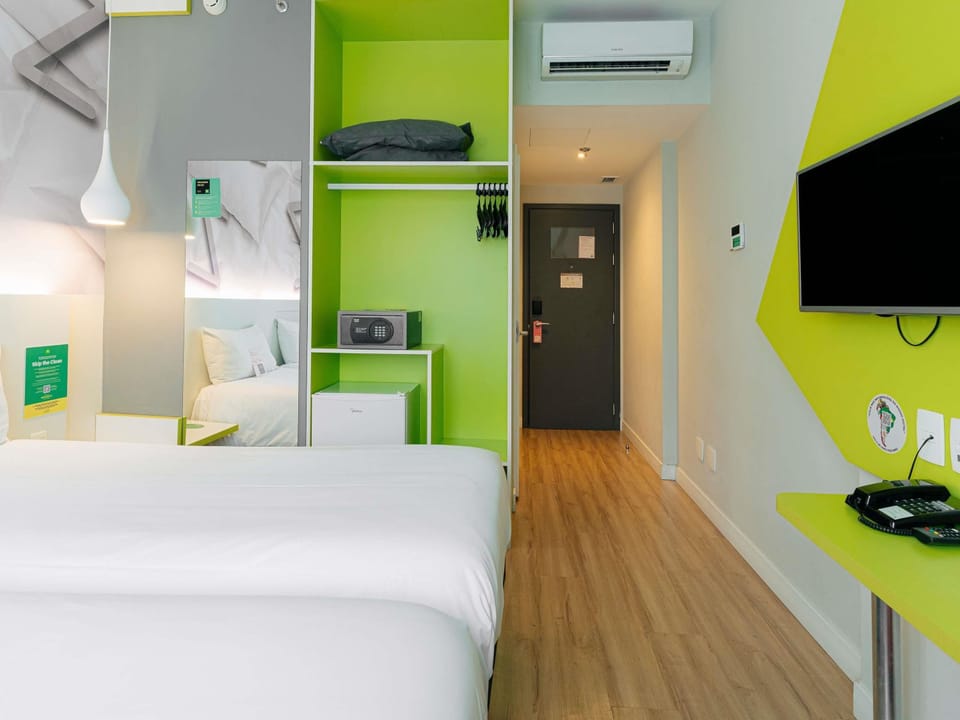 Standard Room, 2 Twin Beds | Minibar, in-room safe, desk, blackout drapes