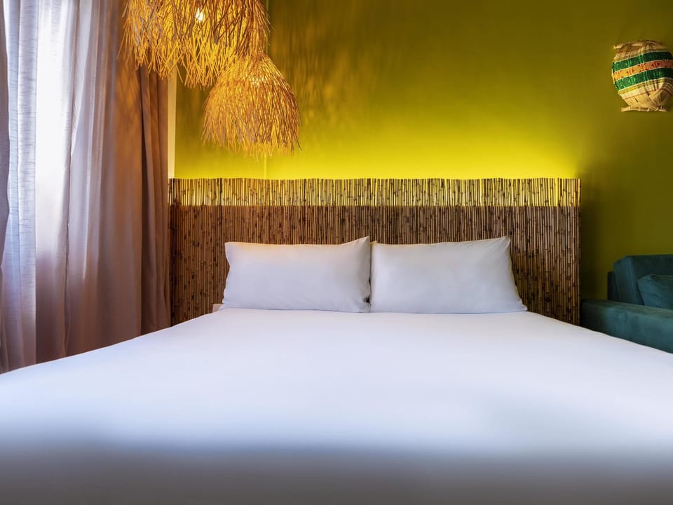 Standard Room, 1 Double Bed | Minibar, in-room safe, desk, blackout drapes