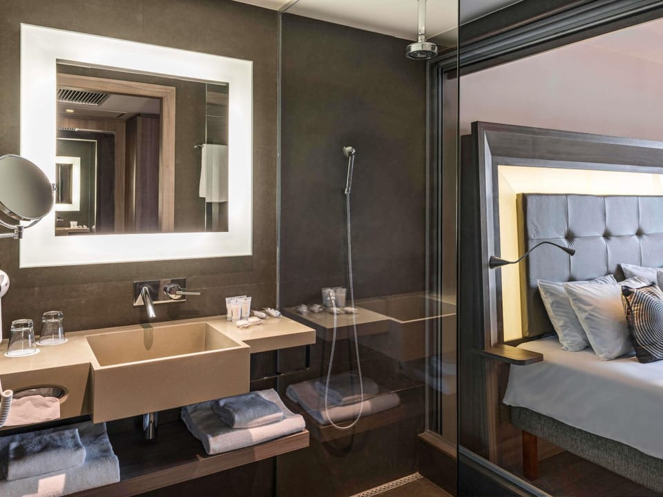 Minibar, in-room safe, desk, soundproofing