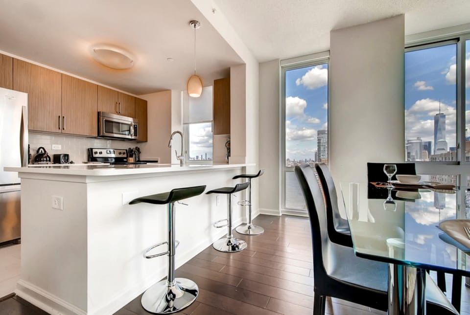 Apartment, 3 Bedrooms | In-room dining