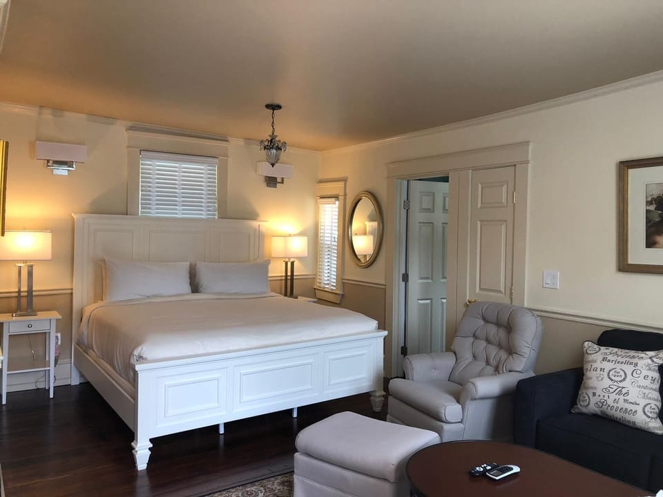 Standard Double Room, Ensuite (The Manor 118 Junior Suit)