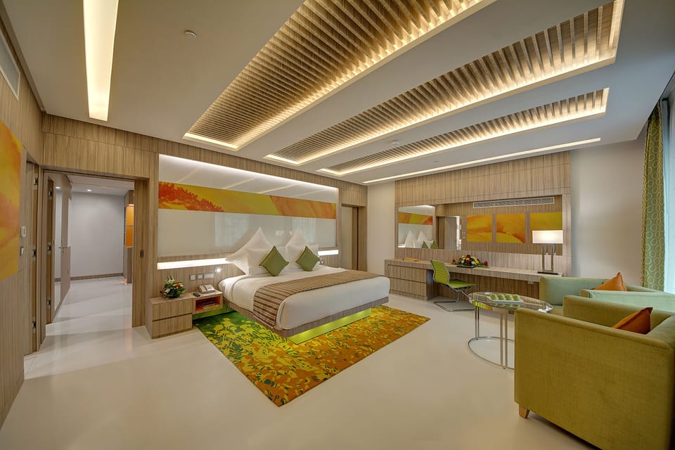 Executive Suite, 1 King Bed | Minibar, in-room safe, desk, laptop workspace
