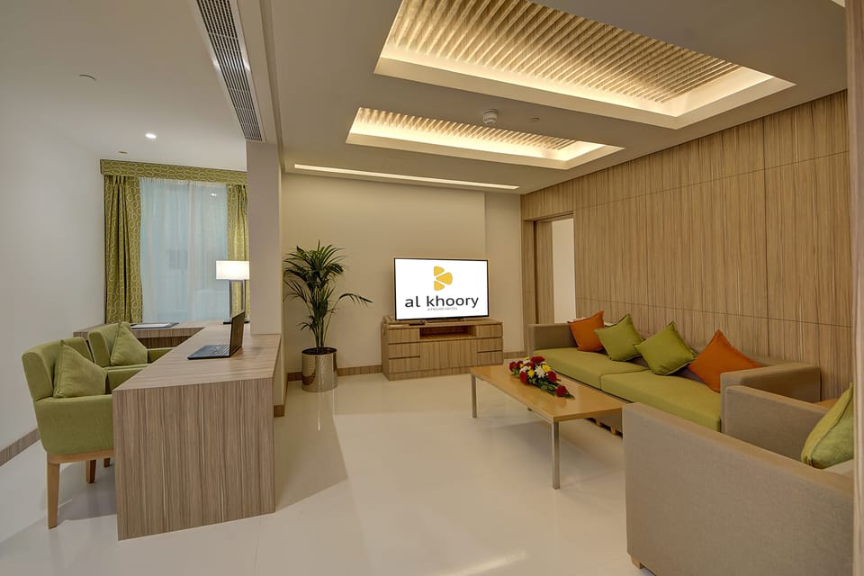 Executive Suite, 1 King Bed | Lobby sitting area