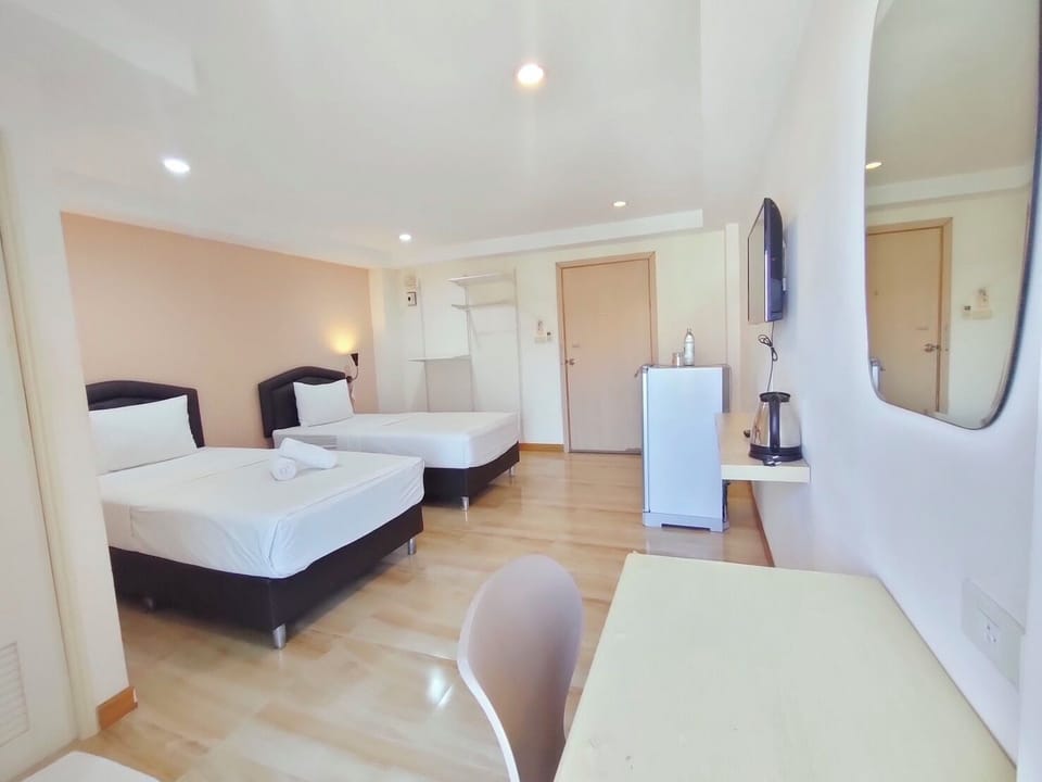 Superior Twin Room | Living area | Flat-screen TV