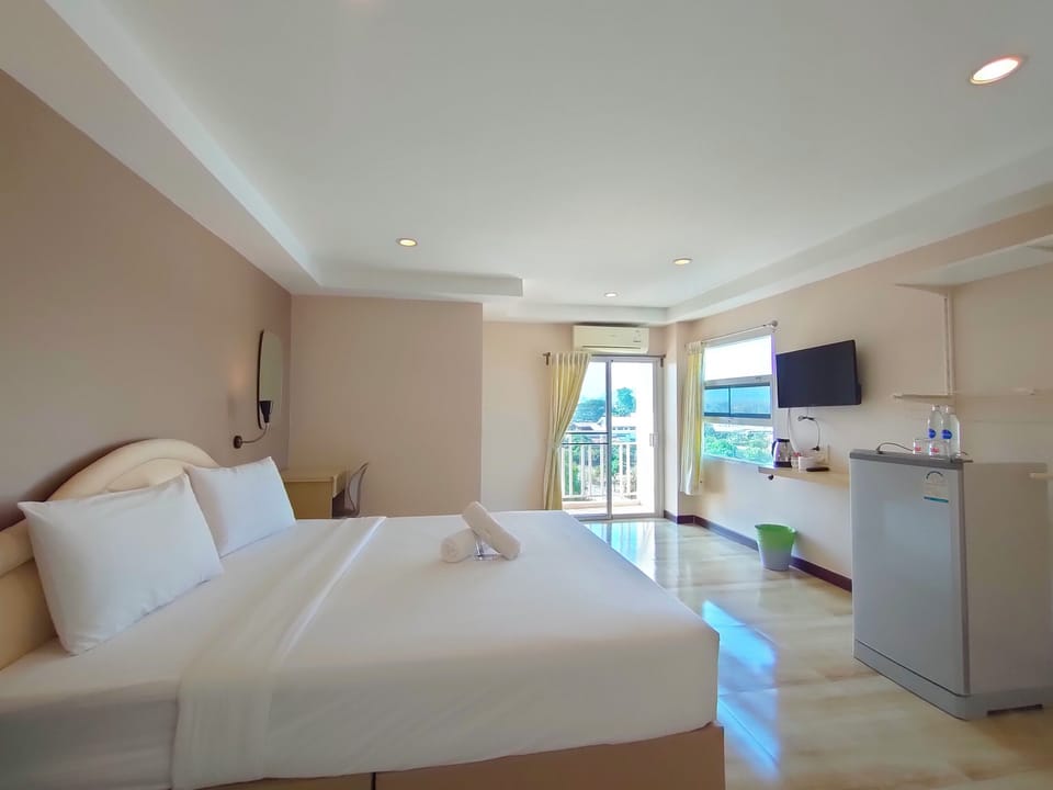 Superior Double Room | Desk, blackout drapes, free WiFi