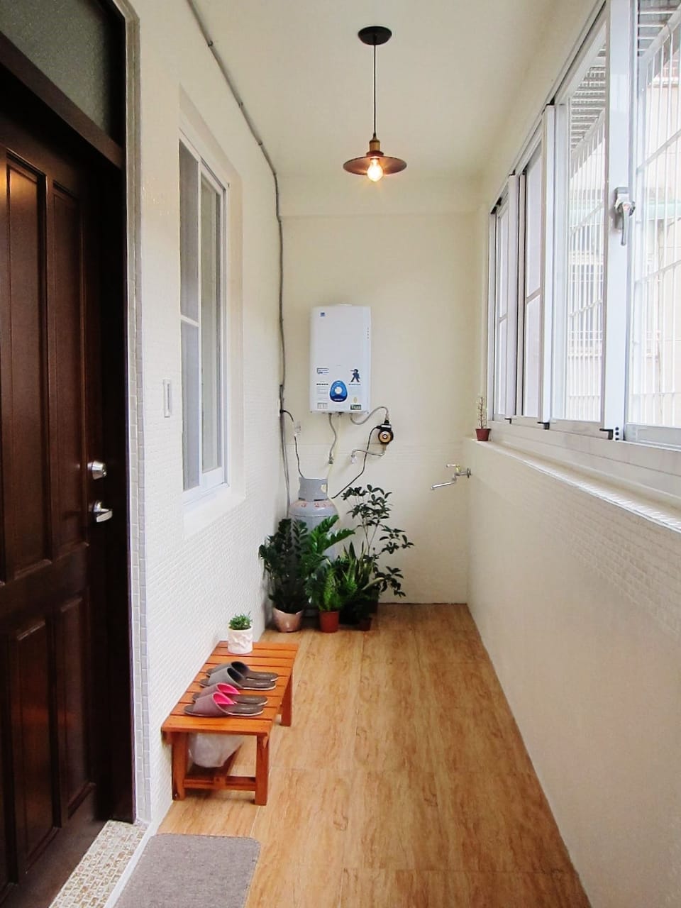 Deluxe Apartment, 1 Bedroom | Bathroom | Shower, free toiletries, hair dryer, slippers