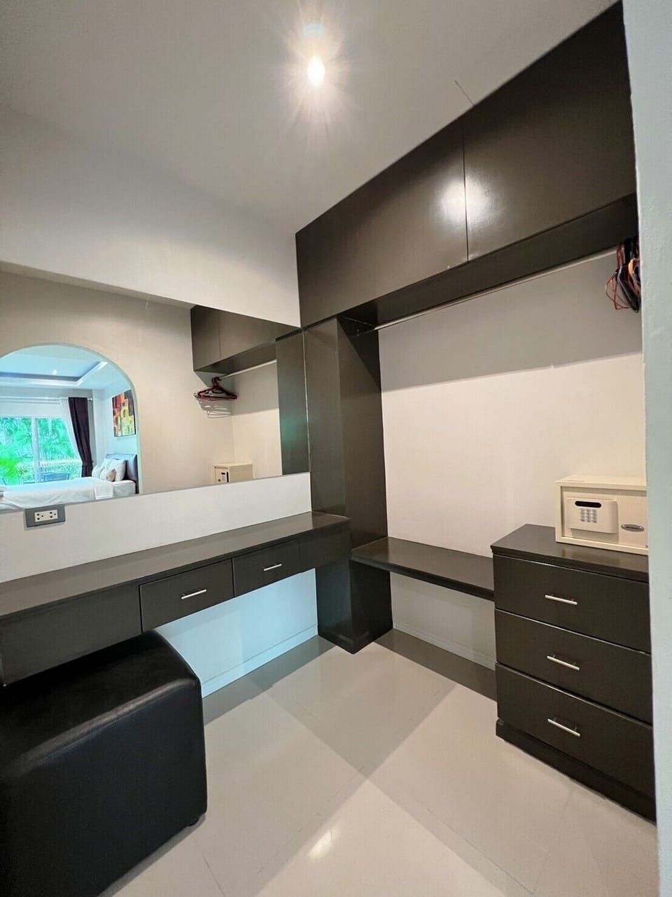 14 bedrooms, minibar, in-room safe, individually decorated