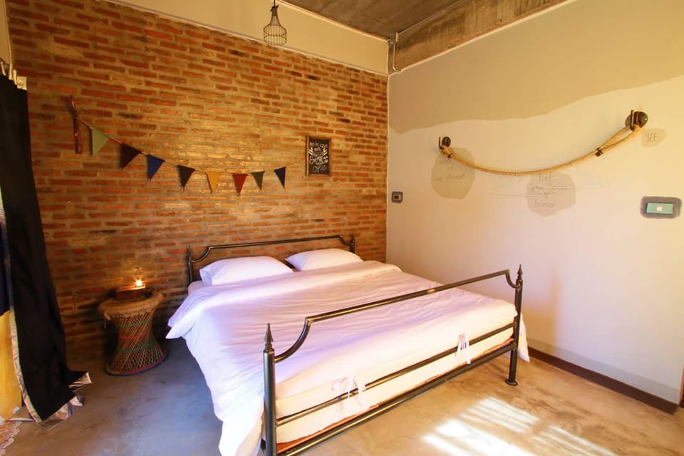 Desk, soundproofing, rollaway beds (surcharge), WiFi (free)