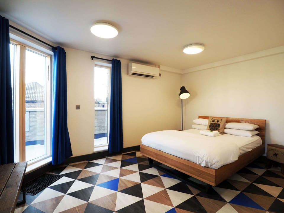 Double Room, Ensuite | Soundproofing, iron/ironing board, free WiFi, bed sheets