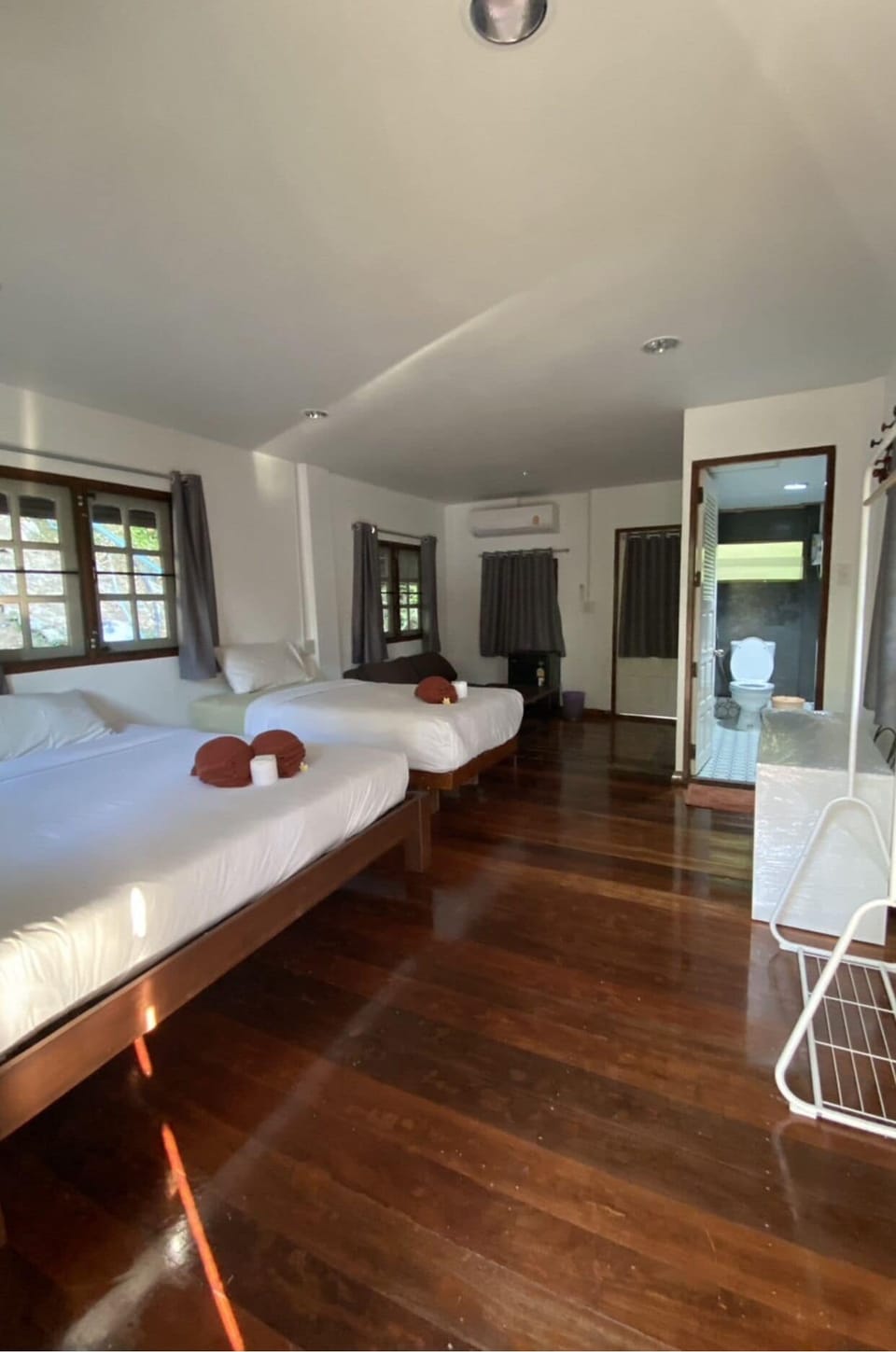 Jasmine Family Room | Desk, free WiFi, bed sheets