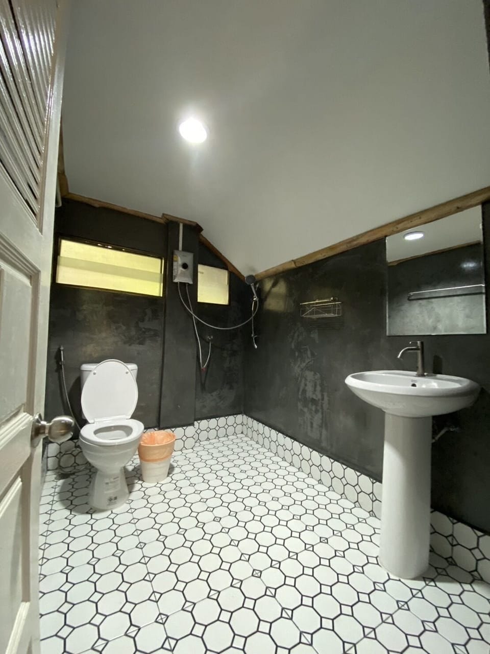 Jasmine Family Room | Bathroom | Free toiletries, towels