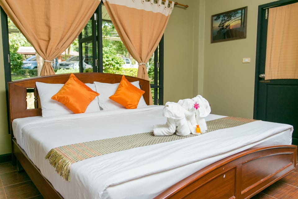 Deluxe Twin Room | Blackout drapes, rollaway beds, free WiFi