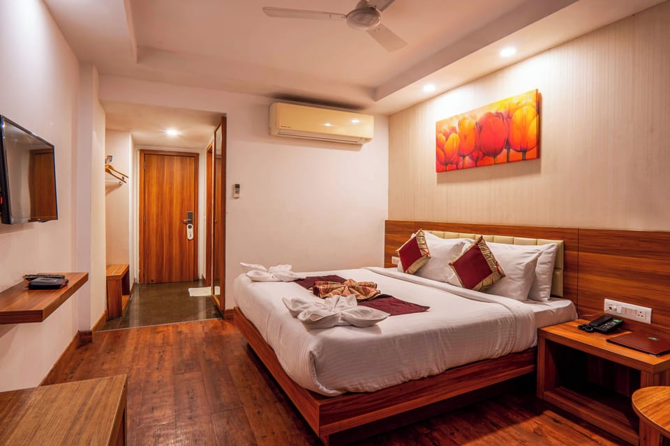 Executive Double Room | Premium bedding, desk, blackout drapes, soundproofing